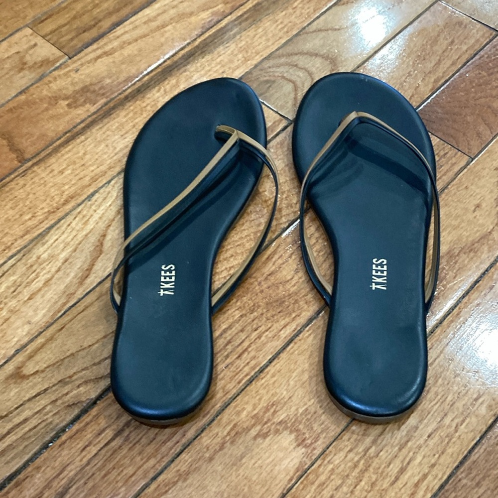 Tkees flip flops - black w/ brown accent